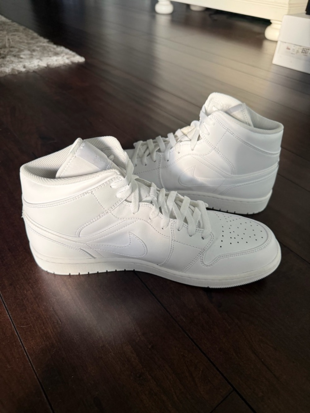 Air Jordan 1 Mid - White - Picture 2 of 4